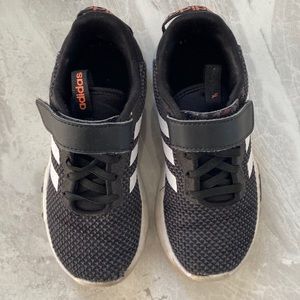 Boys’ Adidas runners/sneakers